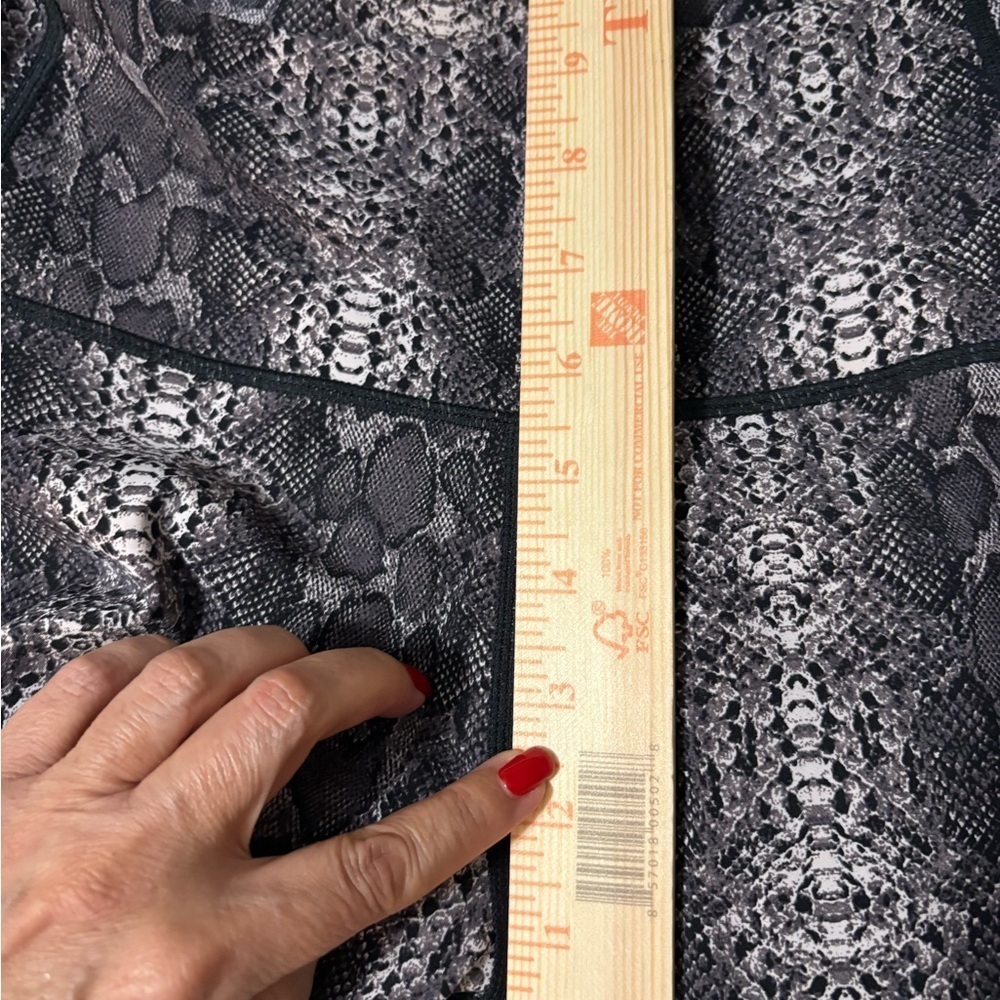 Varley Purple and Black Reptile Print‎ Leggings - Picture 10 of 12